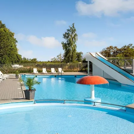 Stunning In With Outdoor Swimming Pool *