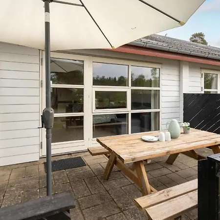 Stunning In With Outdoor Swimming Pool *