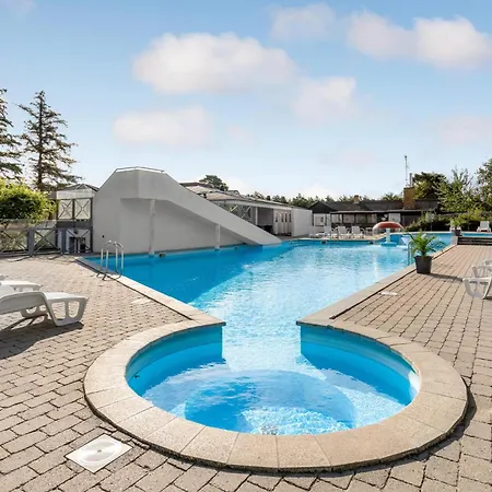 Stunning In With Outdoor Swimming Pool